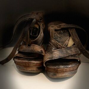 Buckle strapped leather Sandles